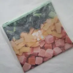 HAPPYくじ　セブンイレブン　スムージーフラットポーチ