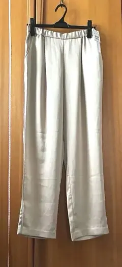 未使用　RADIATEベージュ ワイドパンツ ゴムウエスト