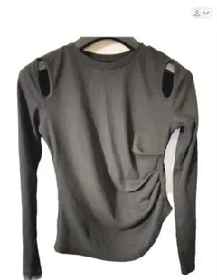 リブ編ブラック長袖Tシャツ、カットアウトスリーブデザイン