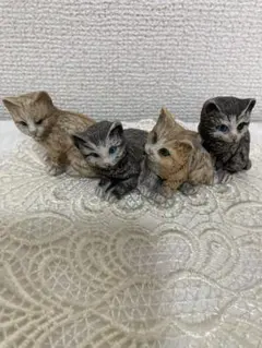 11月5日限定値下げ　猫ちゃん４匹　連なって　インテリア　置物