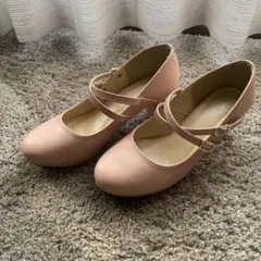ストラップ付きピンクパンプス 中ヒール7センチ