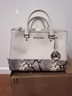 MICHAEL KORS ホワイト スネークプリント ハンドバッグ