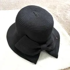 ブラックリボン付き麦わら帽子