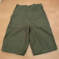 オリーブ色 ショートパンツ フロントポケット付きのサムネイル