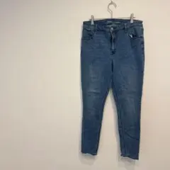 Item thumbnail for item 32104376-08d0-43b7-bf22-677f550eb8f1