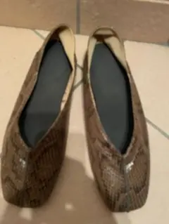 ヘビ柄フラットシューズ ブラウン系