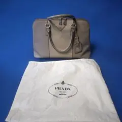 プラダハンドバッグ　三角ロゴプレート　サフィアーノレザー　グレー系