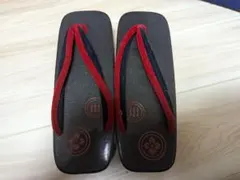 ぴ*ん様 底値中古美品長期自宅保管すわらや 伝統的な黒赤下駄　昭和レトロ