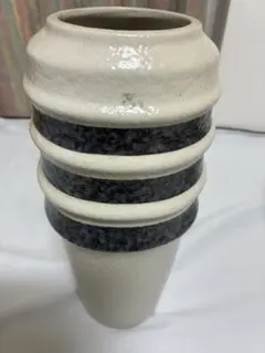 モダンストライプ花瓶 白黒