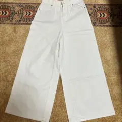 ジーユー　ハイウエストスーパーワイドジーンズM ホワイト