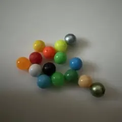 カラフルプラスチックビーズ15個セット