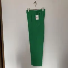 週末セール　新品タグ付きグリーンスラックス Mサイズ