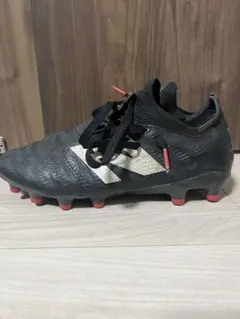 New Balance サッカースパイク ブラック ヒューロンのサムネイル
