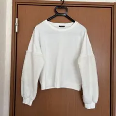 【最終価格】INGNI ボリューム袖 ホワイトスウェット／Ｍサイズ