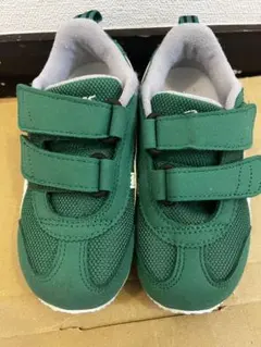 ASICS 緑色 スニーカー