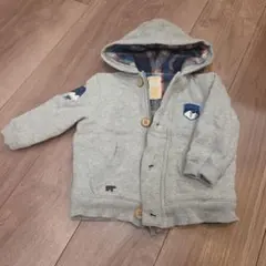 フード付きグレー トレーナー