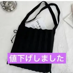 ブラックプリーツショルダーバッグ　旅行に行く際に便利小さくたためます。写真7.8