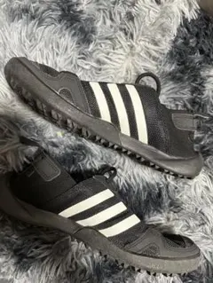 adidas キッズサンダル ブラック/ホワイト 6.5 US