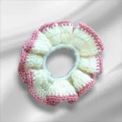 オフホワイト×ピンク 編み物シュシュ｜推し活にも♪ハンドメイド