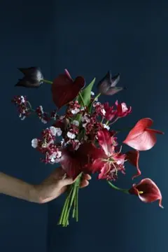 黒チューリップ　大人ブーケ　ワインレッドのブーケ　シック　ウエディングブーケ