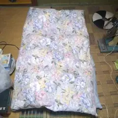 羽毛花柄掛け布団（紫・ピンク・黄色）