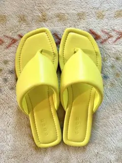 イエロー トングサンダル コンフォートのサムネイル
