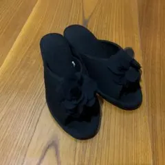黒い花飾り付きルームシューズ 23.5cm