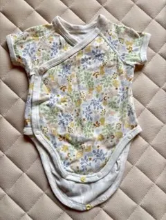 UNIQLOボディスーツ　サイズ60 前開きロンパース