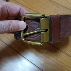 ブラウンレザー彫刻模様ベルト
