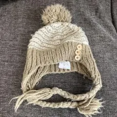 ベージュ ポンポン付き ニット帽 2〜4歳位用