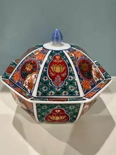 有田焼　松竹梅　彌右衛門作　八角花柄蓋付き器