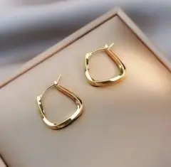 ゴールドスクエア　フープピアス　両耳用
