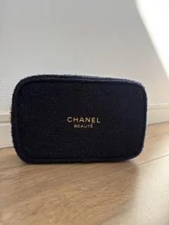 CHANEL 聖誕限量化妝包 2025