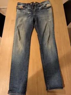 DIESEL　ライトブルーダメージストレートデニム
