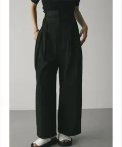 新品未使用☆SOERTE エッセンシャルミニマルストレートスラックス