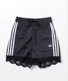 adidas ブラック レース付きショートパンツ