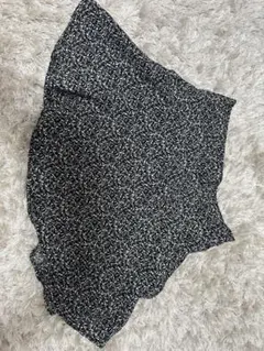 ZARA フレアスカート 黒と白の花柄
