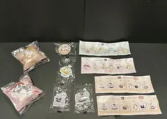 くら寿司　モフサンド　コラボまとめ（チャーム、缶バッジ、アクリルステッカー）6点