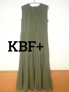 KBF+ ノースリーブプリーツワンピース