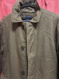 GAP ブラウンボタン付きコート 仕舞い込んでいたのでおりジワが有ります