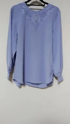 新品未使用　ラベンダー色ブラウス　胸豪華刺繍　日本製　大きめM～L