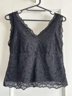 GU 黒 レース Vネック タンクトップ　Ｍ カップあり