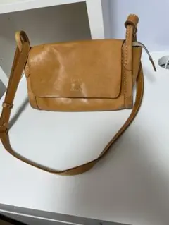 ピークスピーク 本革 筒型ショルダーバッグ キャメル色