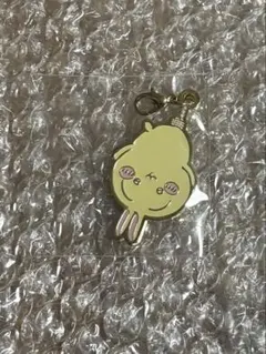 ちいかわ　うさぎ　メタルチャーム