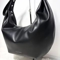 CHARLES＆KEITH Odella オデラ カーブホーボーバッグ