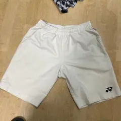 ヨネックス短パン白