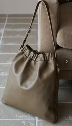 レザーワンハンドルトートバッグ