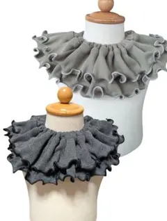 【2枚セット】360°フリルスタイ カーキ　チャコールグレー