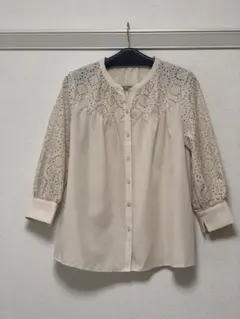 クリーム色 刺繍入り 五分袖シャツ