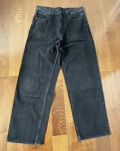 UNIQLOメンズブラックデニム ワイドストレートパンツ